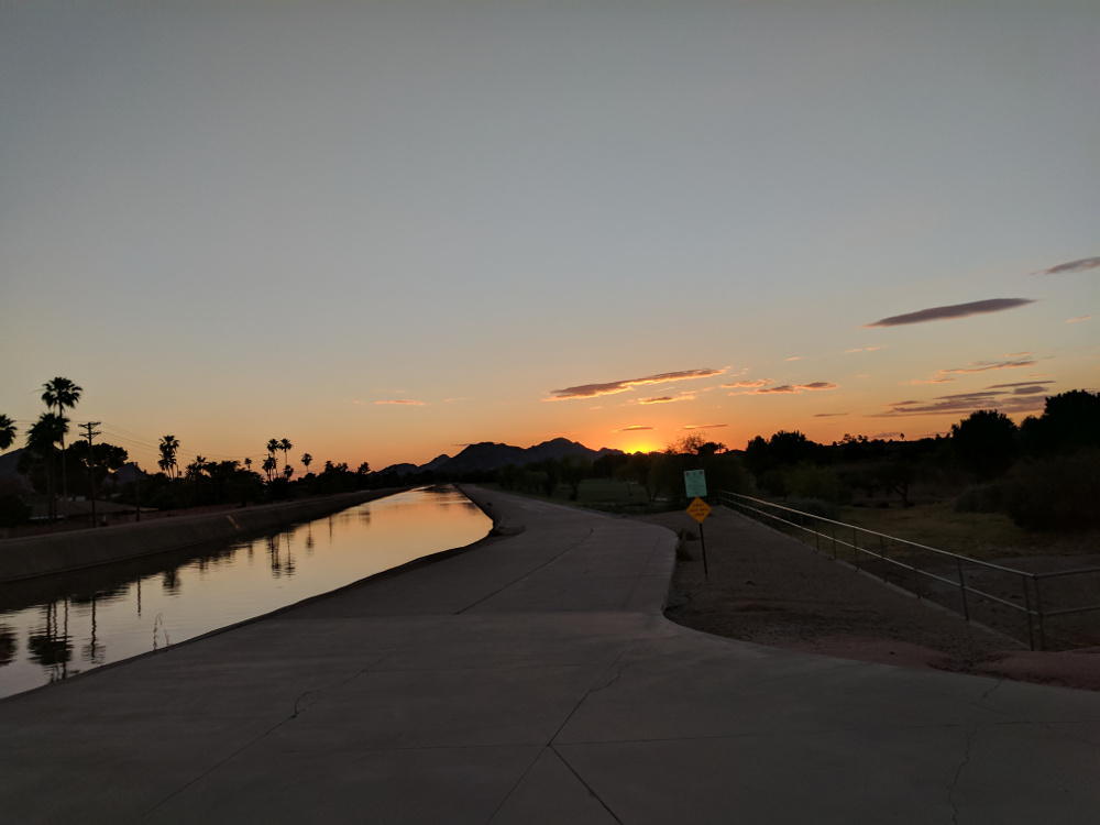 Photo Canal at sunset